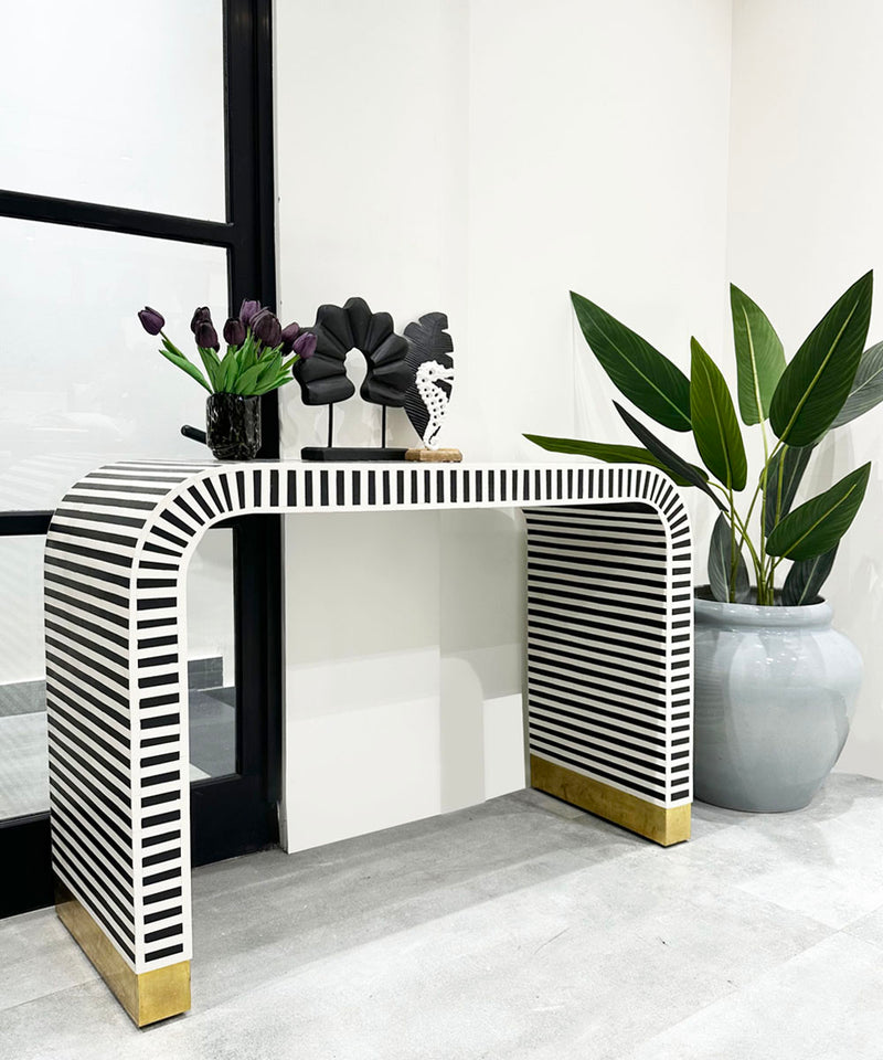 Vegan Inlay Black and White console