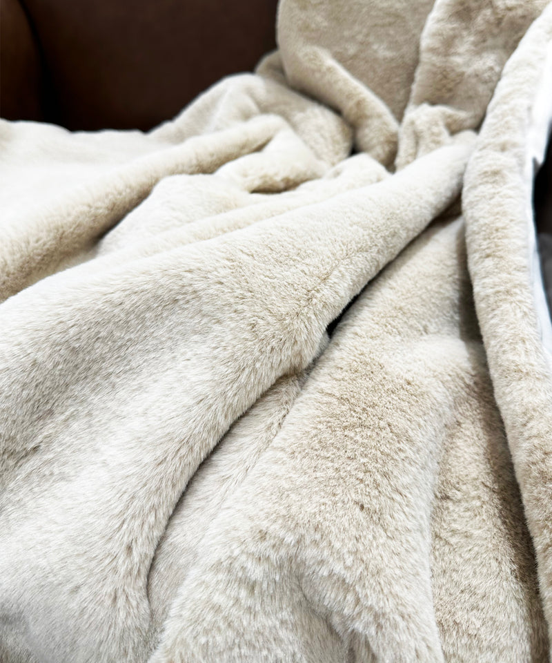 Super Soft Luxe Faux Fur Throw Blanket